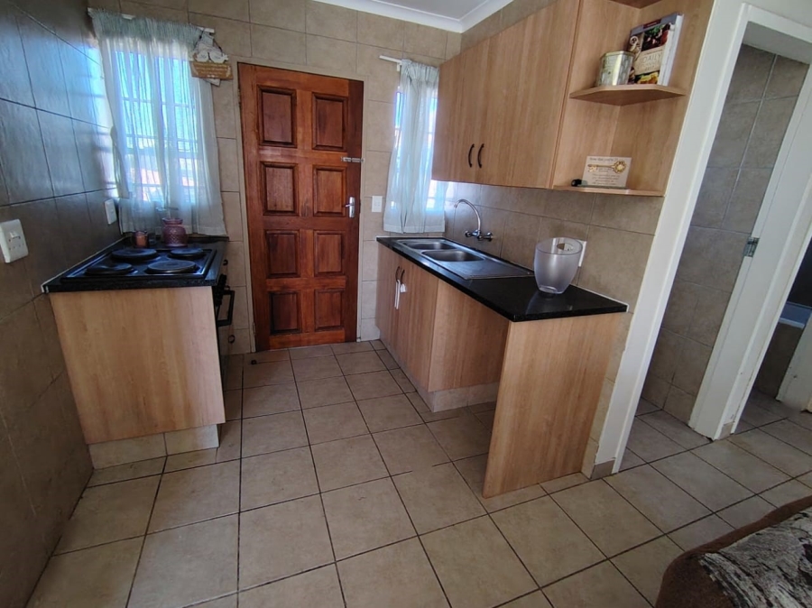 To Let 2 Bedroom Property for Rent in Thatch Hill Estate Gauteng