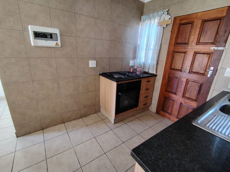 To Let 2 Bedroom Property for Rent in Thatch Hill Estate Gauteng