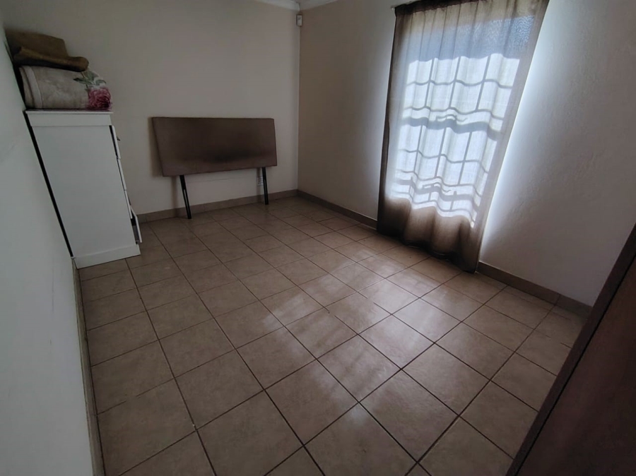 To Let 2 Bedroom Property for Rent in Thatch Hill Estate Gauteng