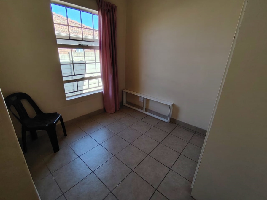 To Let 2 Bedroom Property for Rent in Thatch Hill Estate Gauteng