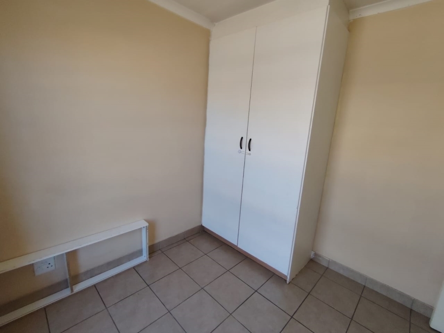 To Let 2 Bedroom Property for Rent in Thatch Hill Estate Gauteng