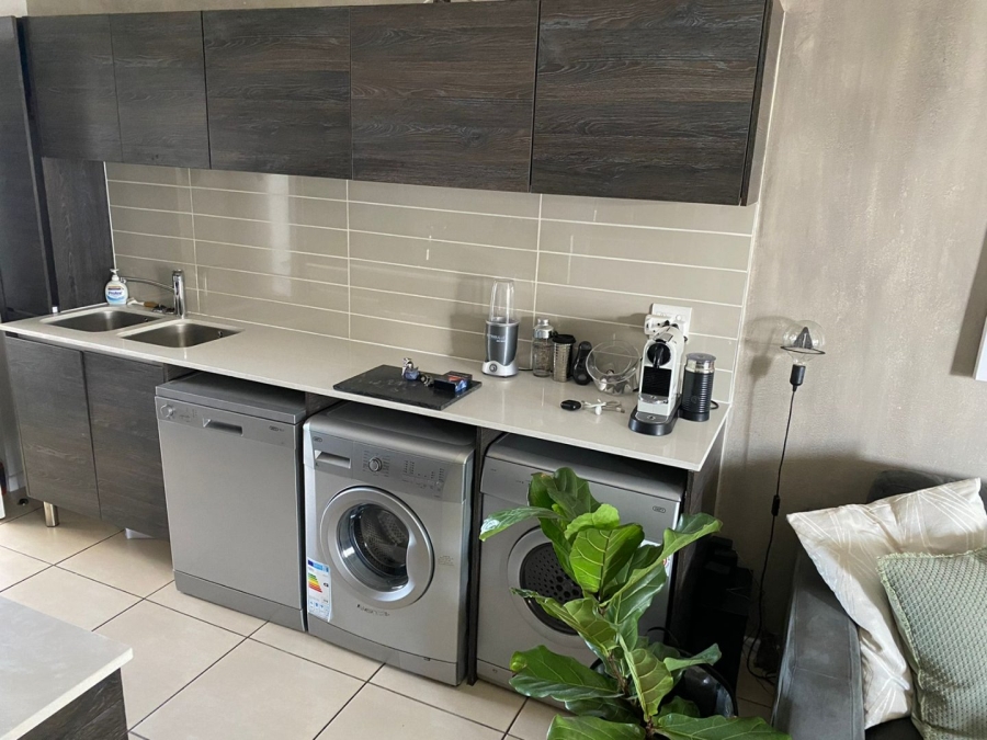 To Let 1 Bedroom Property for Rent in Olivedale Gauteng