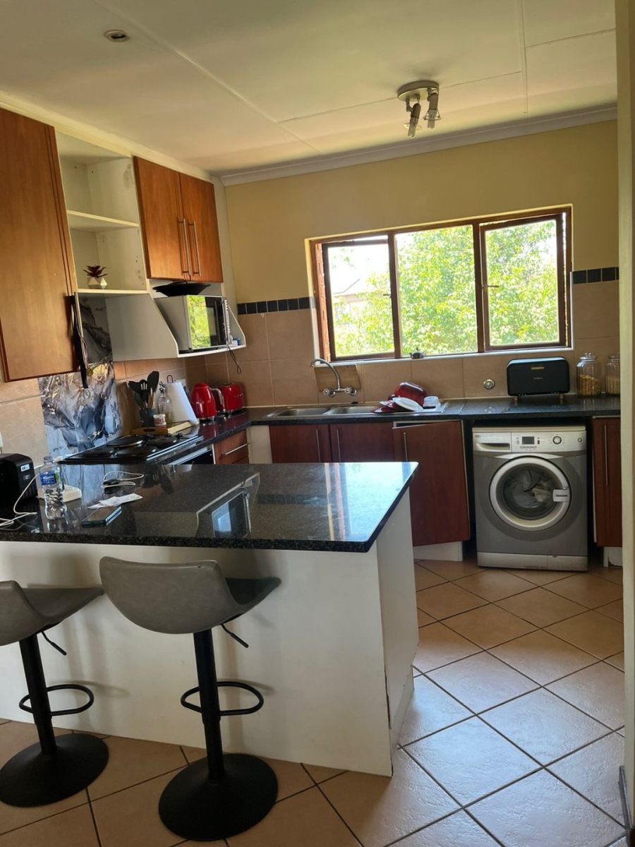 2 Bedroom Property for Sale in Monavoni Gauteng