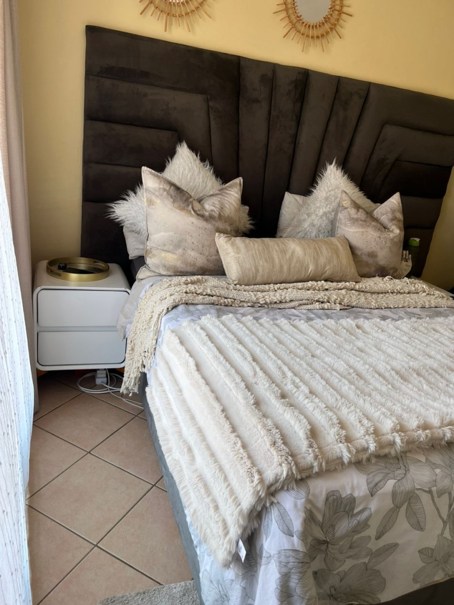 2 Bedroom Property for Sale in Monavoni Gauteng
