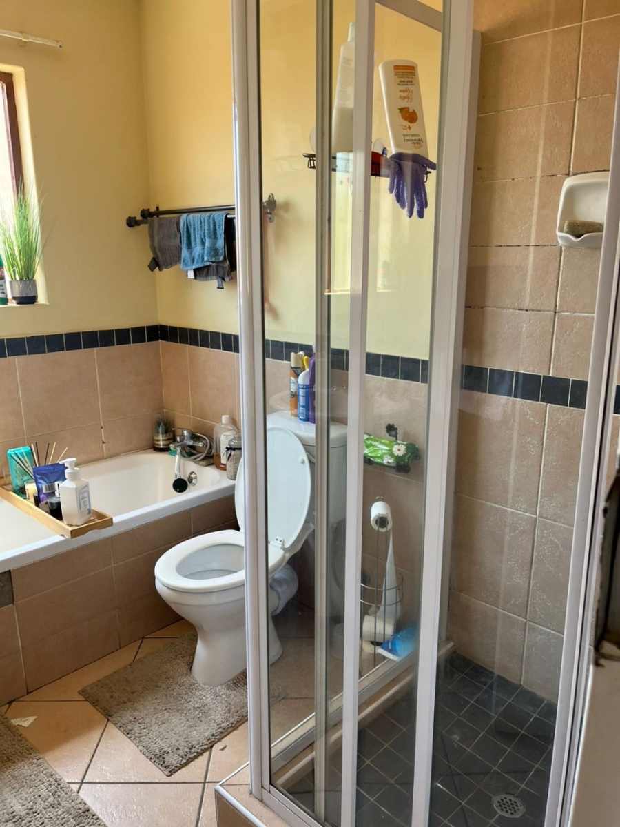 2 Bedroom Property for Sale in Monavoni Gauteng