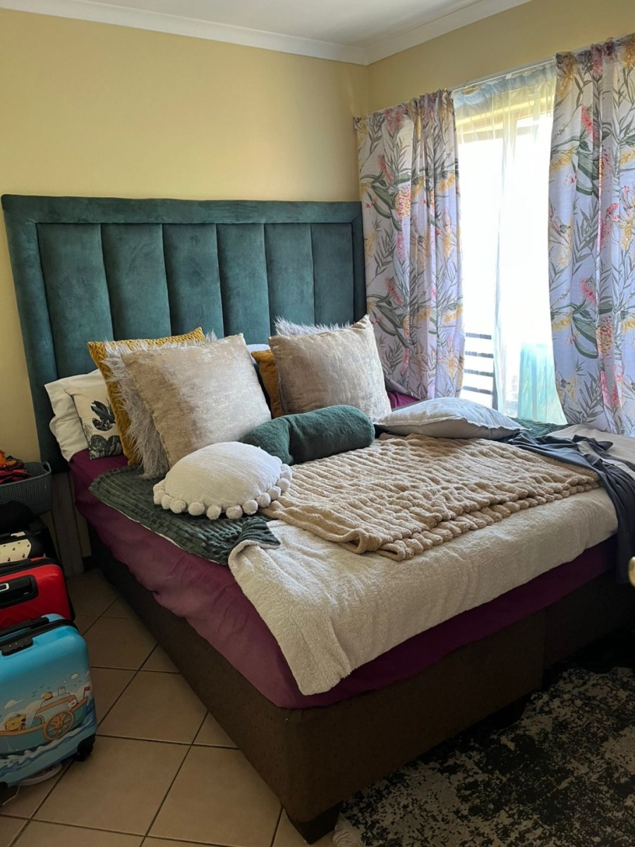 2 Bedroom Property for Sale in Monavoni Gauteng