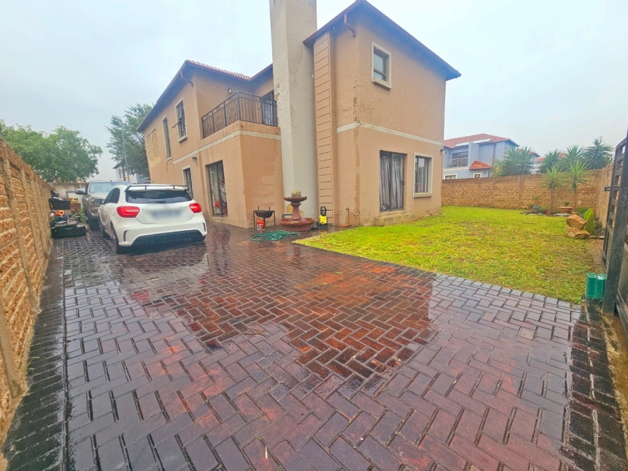 5 Bedroom Property for Sale in Parkrand Gauteng