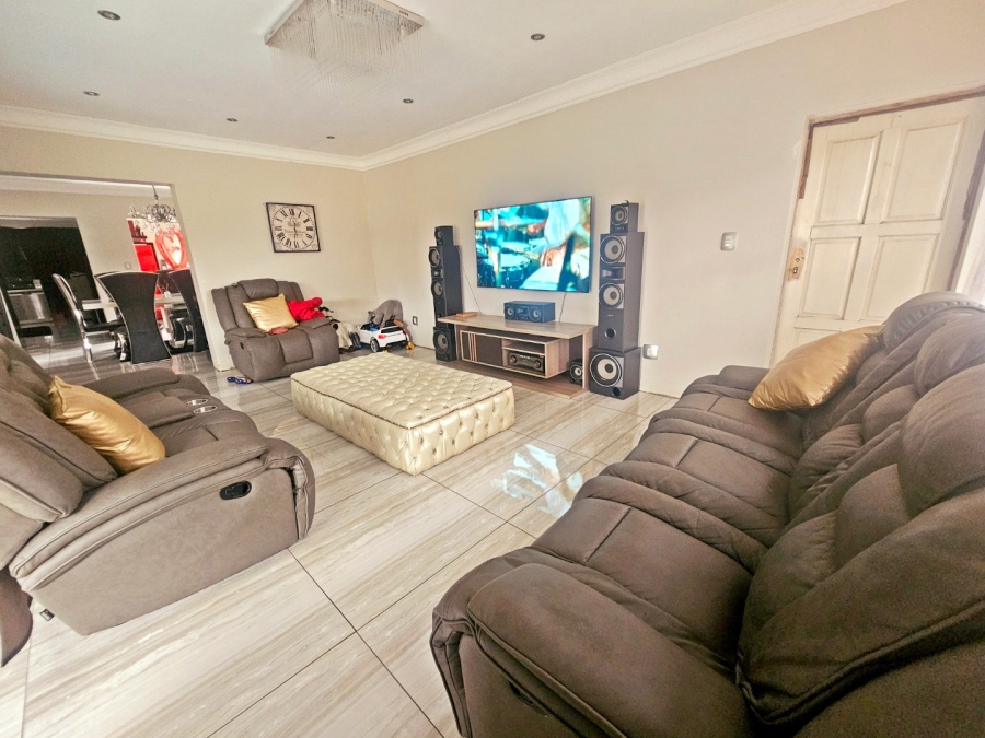 5 Bedroom Property for Sale in Parkrand Gauteng