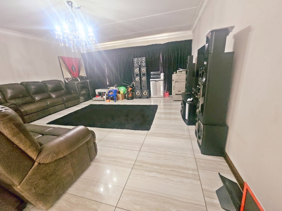 5 Bedroom Property for Sale in Parkrand Gauteng