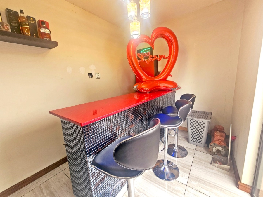 5 Bedroom Property for Sale in Parkrand Gauteng