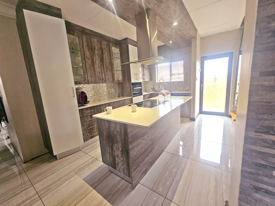 5 Bedroom Property for Sale in Parkrand Gauteng