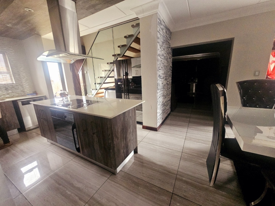 5 Bedroom Property for Sale in Parkrand Gauteng