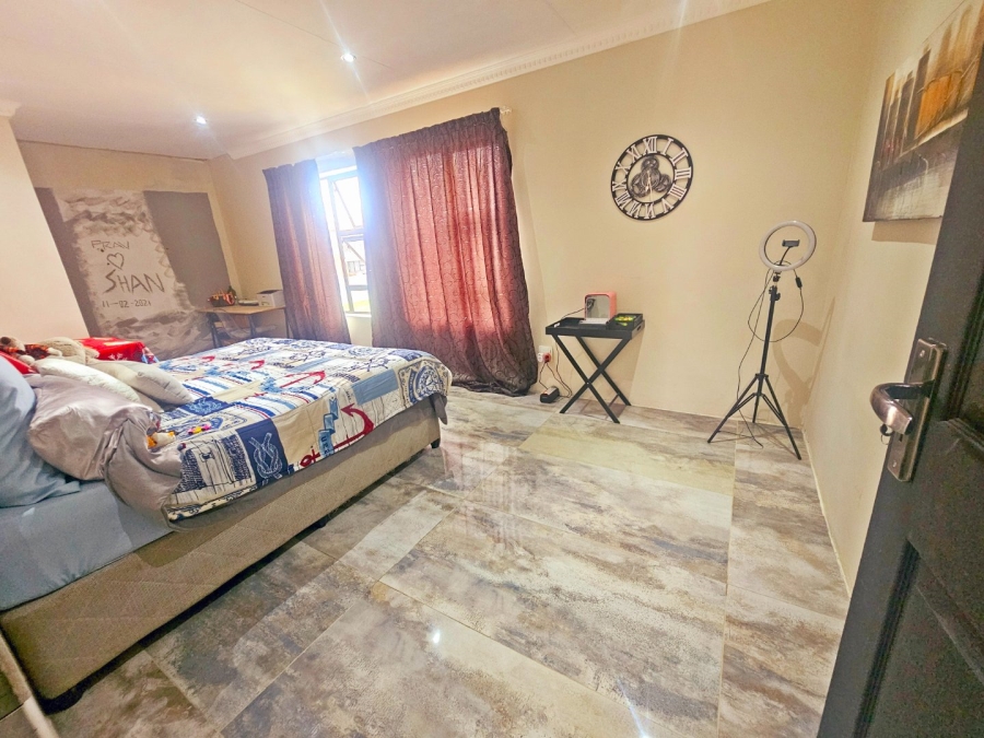 5 Bedroom Property for Sale in Parkrand Gauteng