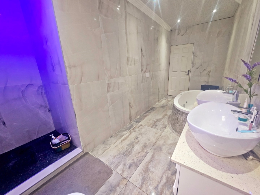 5 Bedroom Property for Sale in Parkrand Gauteng