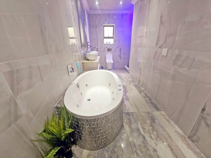 5 Bedroom Property for Sale in Parkrand Gauteng