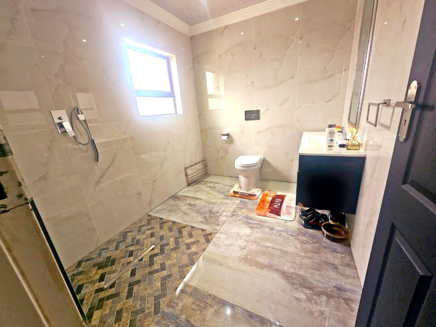 5 Bedroom Property for Sale in Parkrand Gauteng