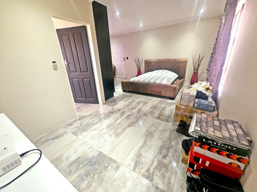 5 Bedroom Property for Sale in Parkrand Gauteng