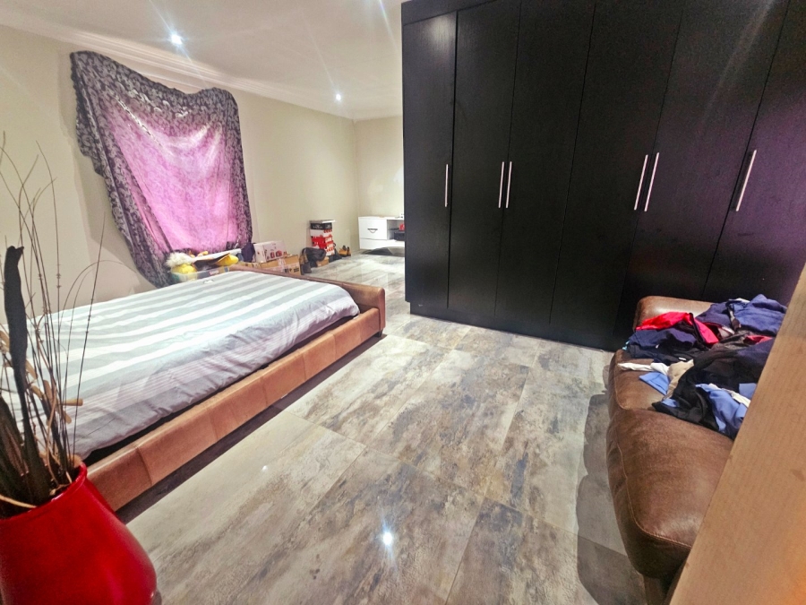 5 Bedroom Property for Sale in Parkrand Gauteng