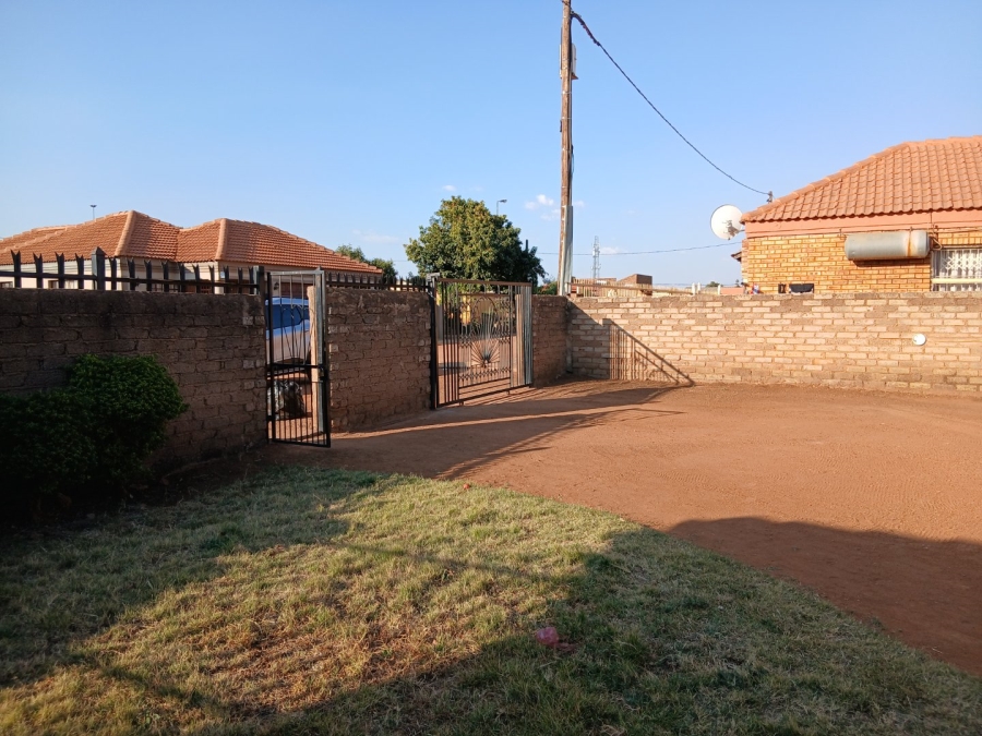 2 Bedroom Property for Sale in Soshanguve South Ext 4 Gauteng