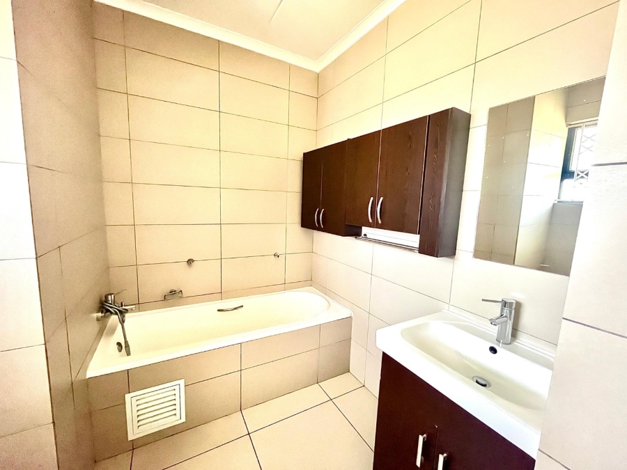 To Let 3 Bedroom Property for Rent in Erand Gardens Gauteng