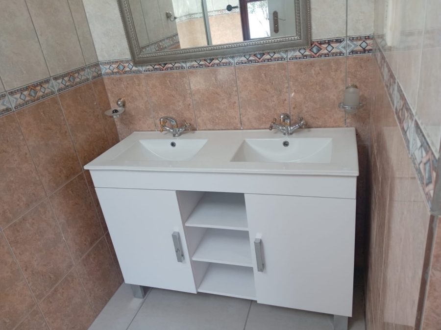 6 Bedroom Property for Sale in Kyalami Estates Gauteng