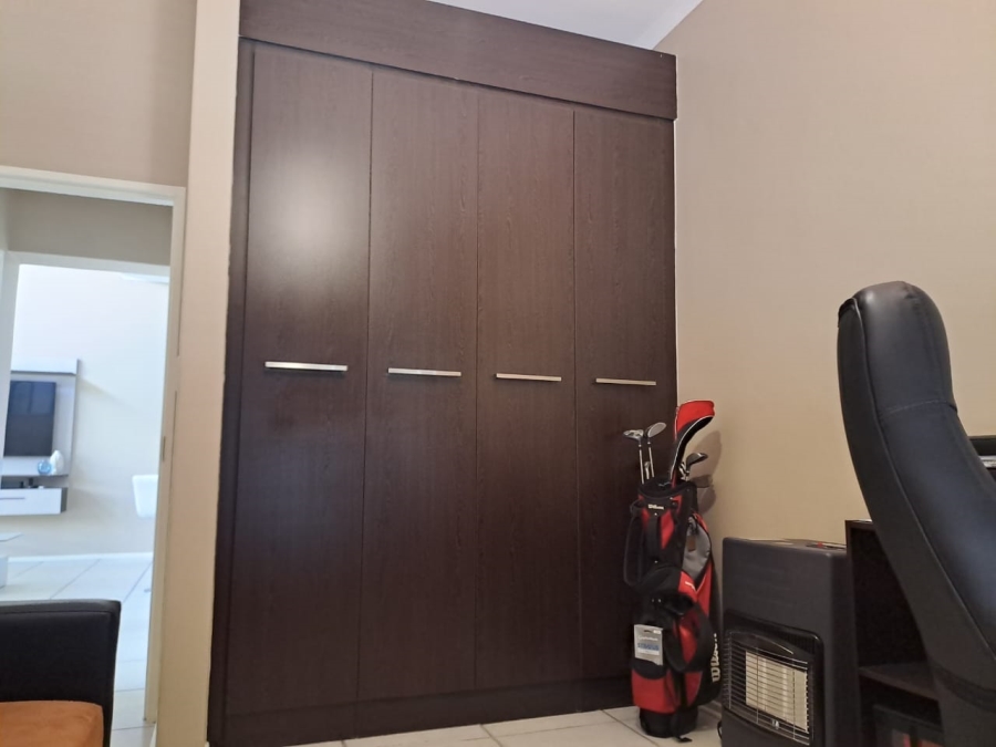 2 Bedroom Property for Sale in Greenstone Hill Gauteng