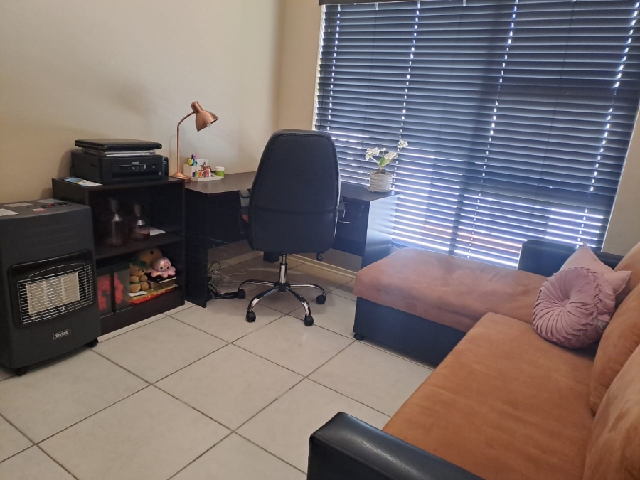 2 Bedroom Property for Sale in Greenstone Hill Gauteng