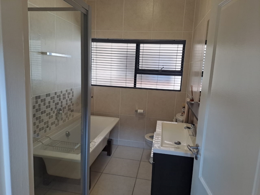 2 Bedroom Property for Sale in Greenstone Hill Gauteng