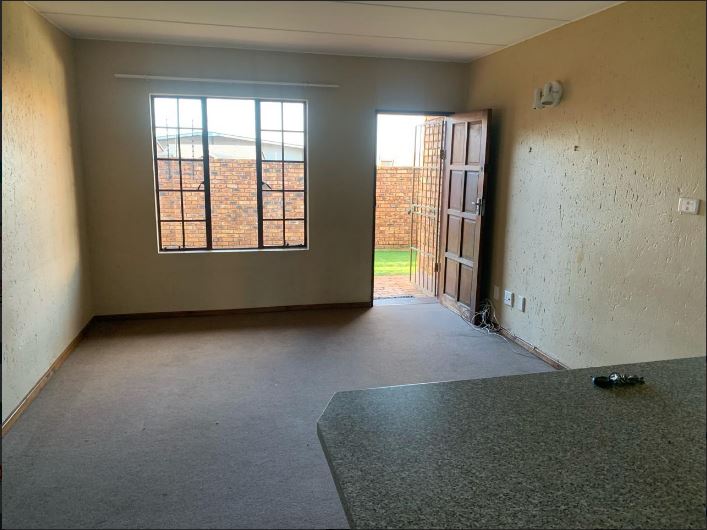 2 Bedroom Property for Sale in Chloorkop Gauteng