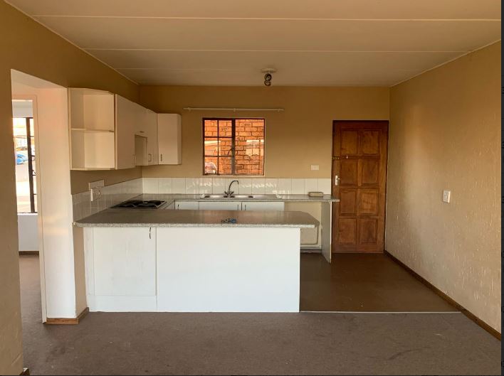 2 Bedroom Property for Sale in Chloorkop Gauteng