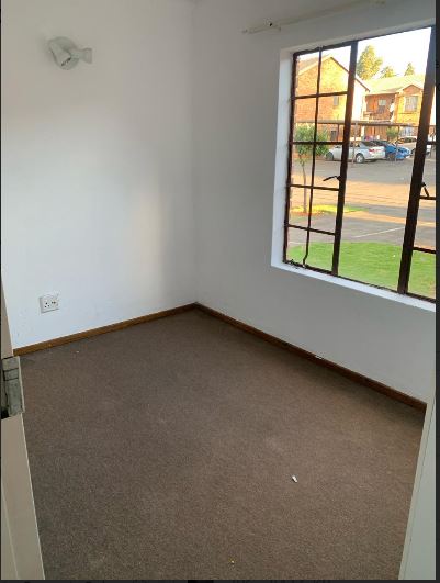 2 Bedroom Property for Sale in Chloorkop Gauteng