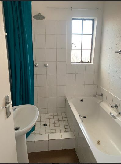 2 Bedroom Property for Sale in Chloorkop Gauteng
