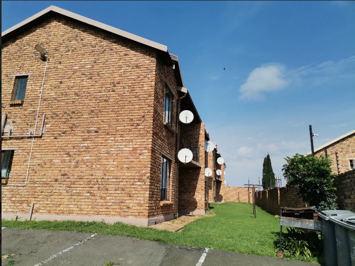 2 Bedroom Property for Sale in Chloorkop Gauteng