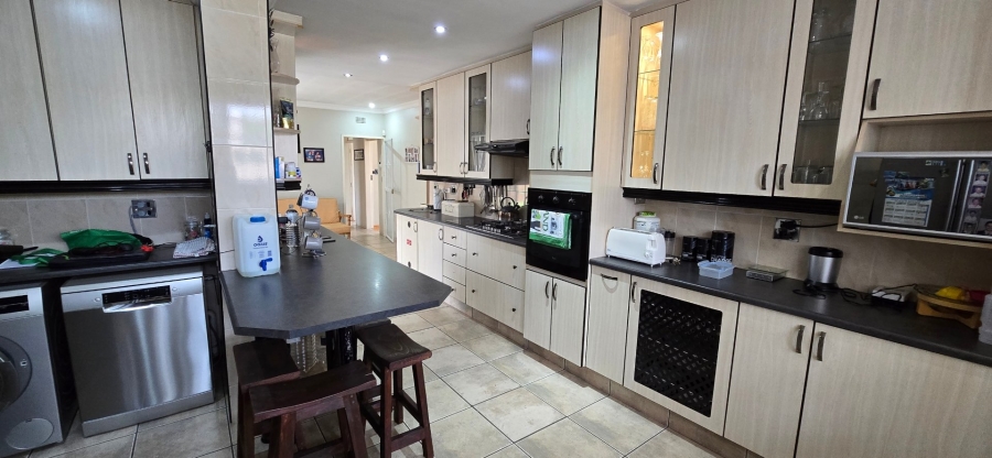 3 Bedroom Property for Sale in Brackendowns Gauteng