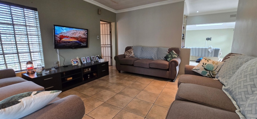 3 Bedroom Property for Sale in Brackendowns Gauteng