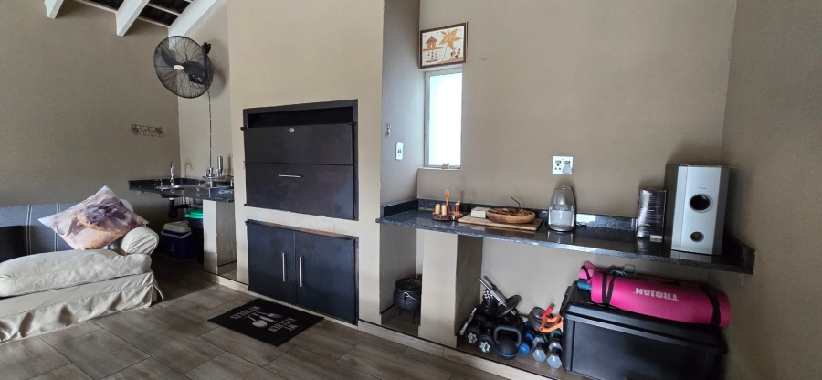 3 Bedroom Property for Sale in Brackendowns Gauteng