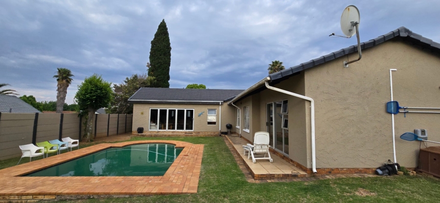 3 Bedroom Property for Sale in Brackendowns Gauteng