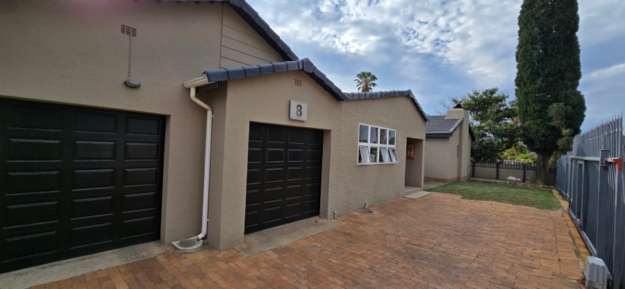 3 Bedroom Property for Sale in Brackendowns Gauteng