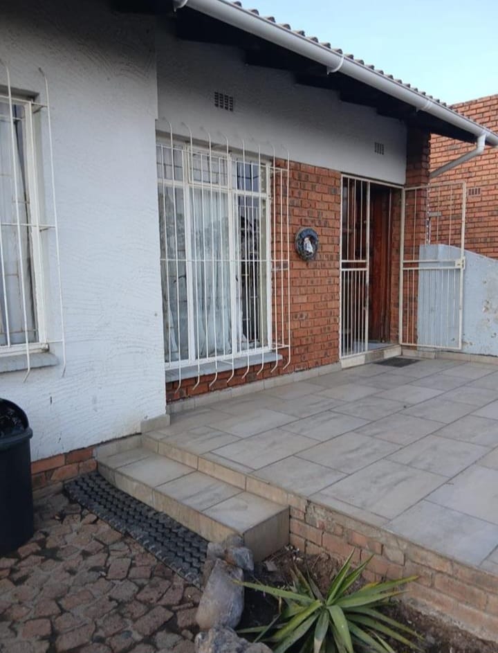  Bedroom Property for Sale in Dersley Gauteng