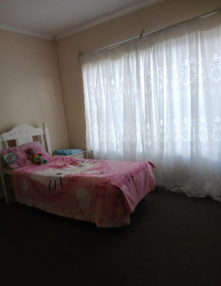  Bedroom Property for Sale in Dersley Gauteng