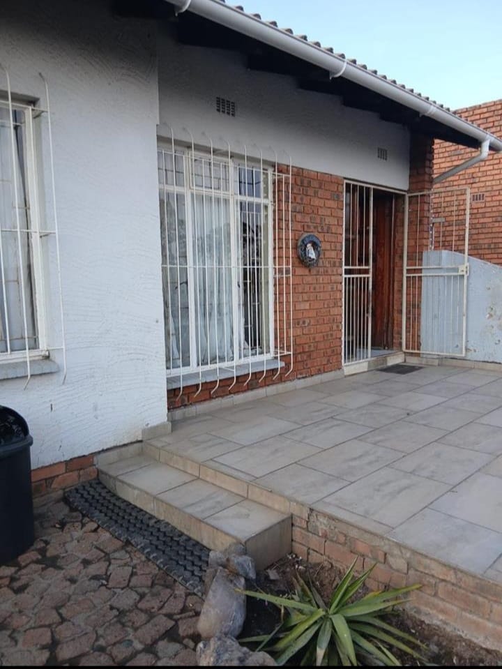  Bedroom Property for Sale in Dersley Gauteng