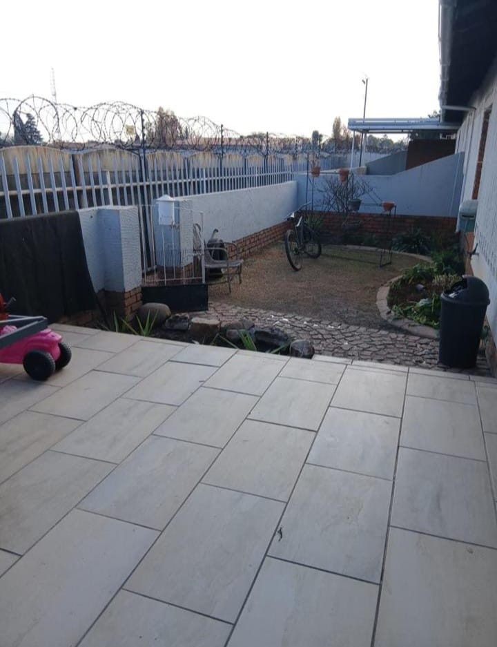  Bedroom Property for Sale in Dersley Gauteng