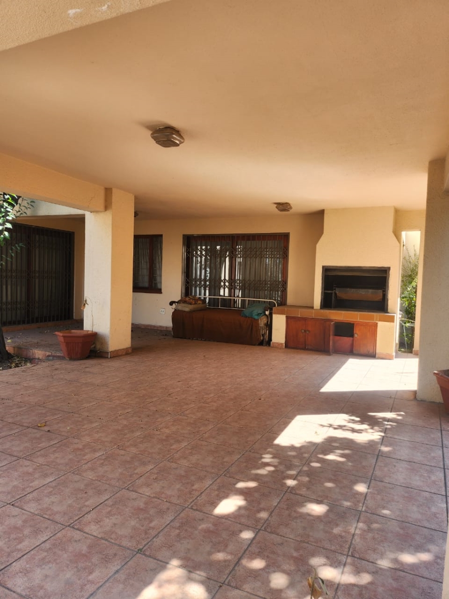 7 Bedroom Property for Sale in Marlboro Gardens Gauteng
