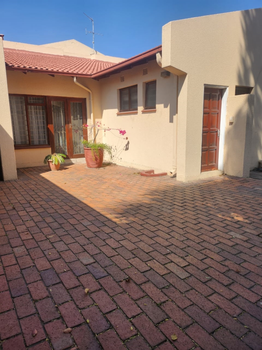 7 Bedroom Property for Sale in Marlboro Gardens Gauteng
