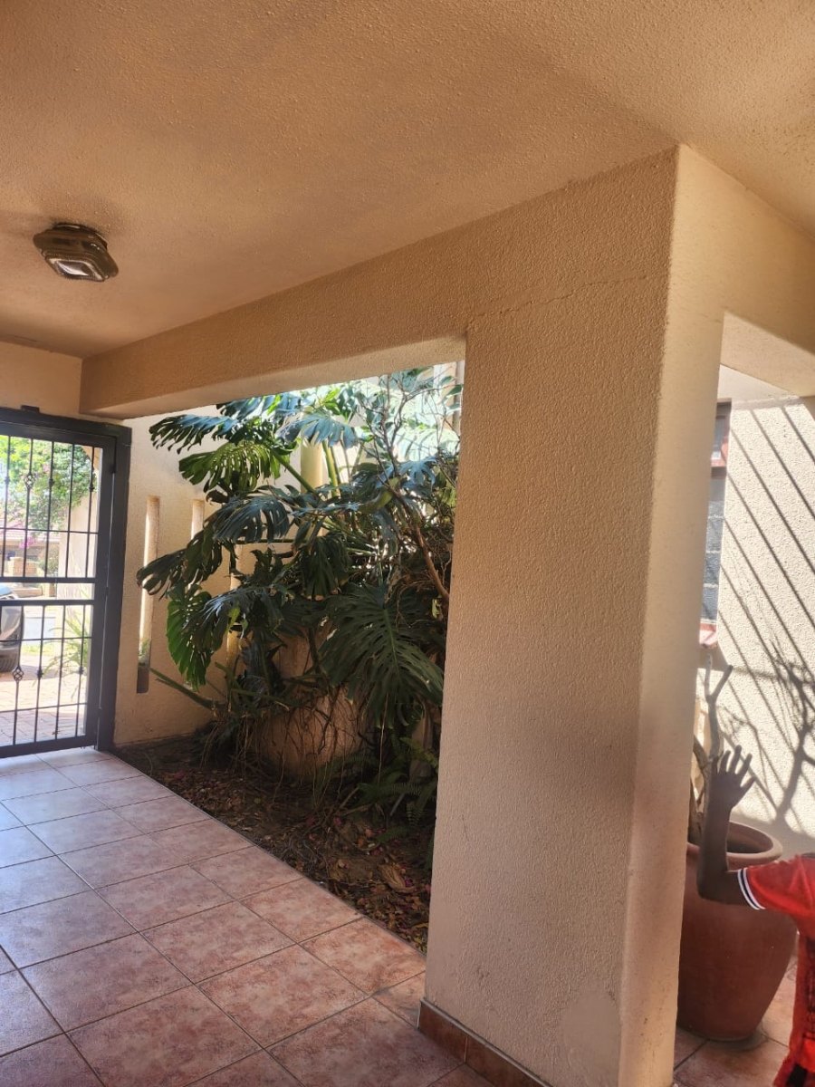 7 Bedroom Property for Sale in Marlboro Gardens Gauteng