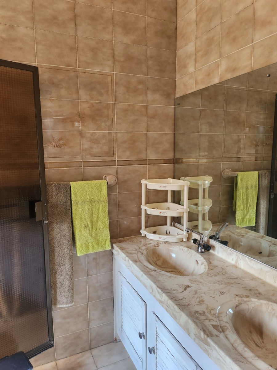 7 Bedroom Property for Sale in Marlboro Gardens Gauteng