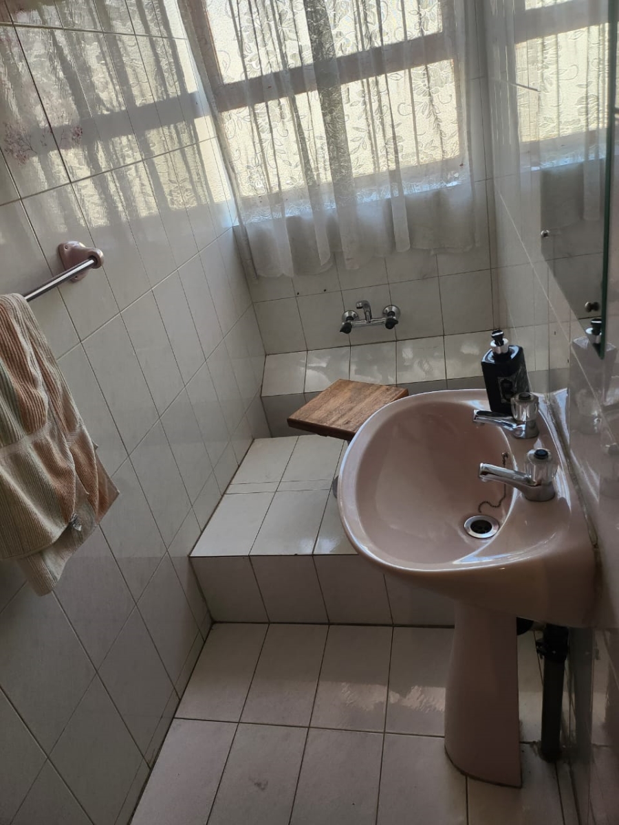 7 Bedroom Property for Sale in Marlboro Gardens Gauteng