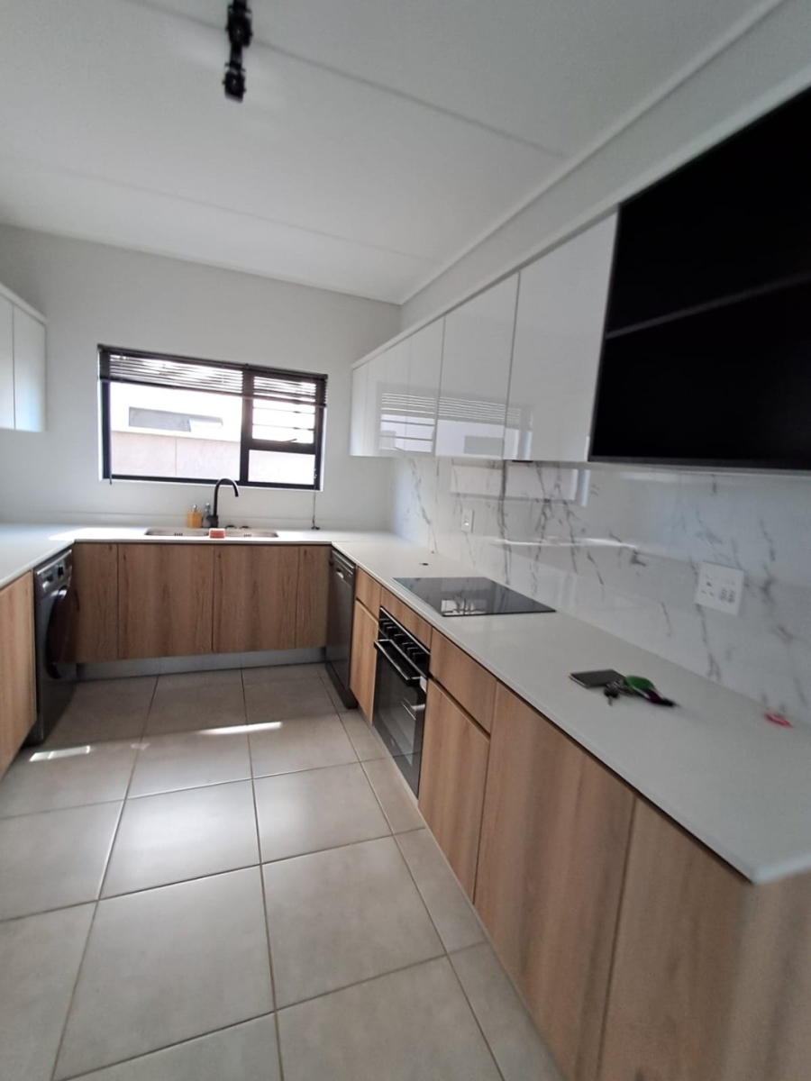 To Let 3 Bedroom Property for Rent in Waterfall Country Estate Gauteng