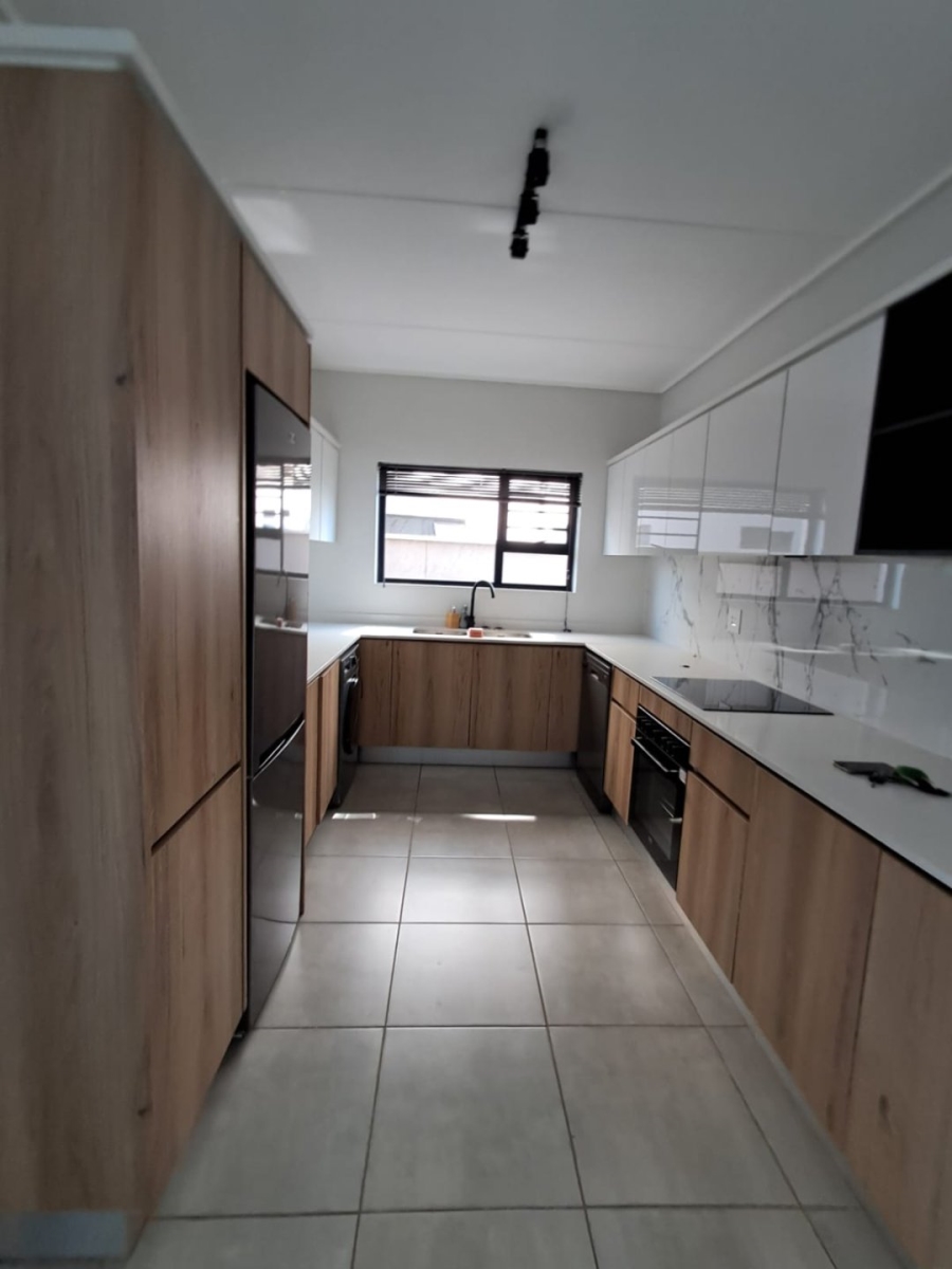 To Let 3 Bedroom Property for Rent in Waterfall Country Estate Gauteng