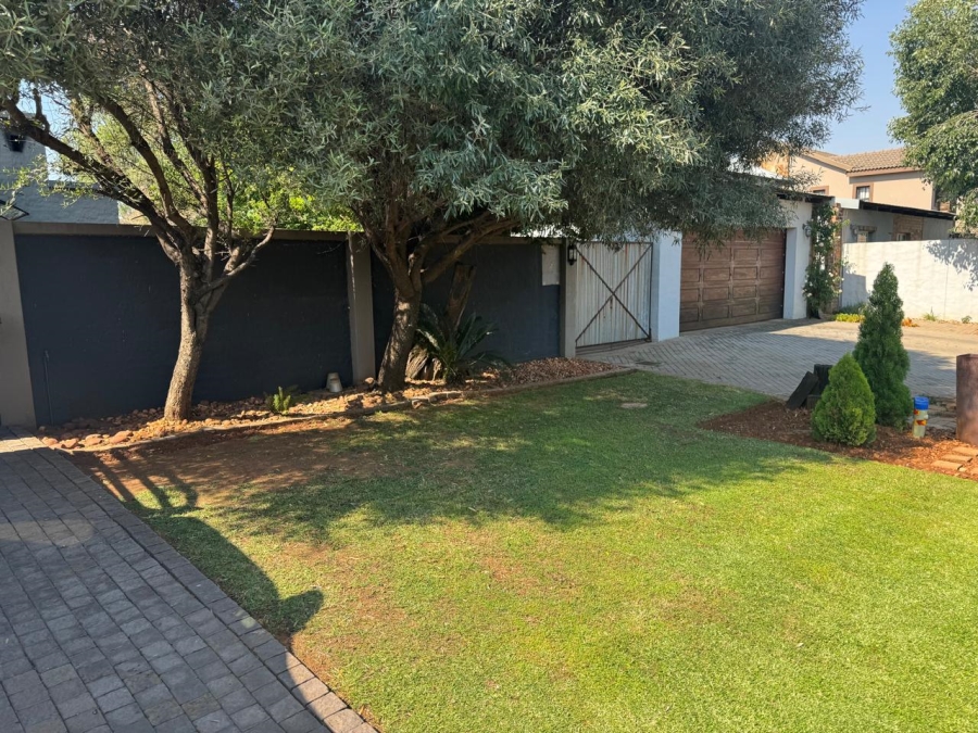 2 Bedroom Property for Sale in Eldoraigne Gauteng